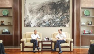 Zhang Shiqian, presidente de la sucursal de Jiaxing del Banco Industrial y Comercial de China, visita Tongkun para investigar